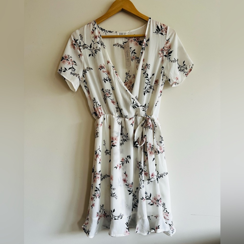 Sienna Sky Floral dress Size S NWT
